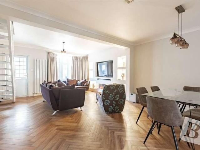 House for sale in Loxford, Seven Kings