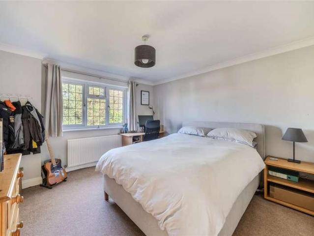 House for sale in Heol-las, Surrey
