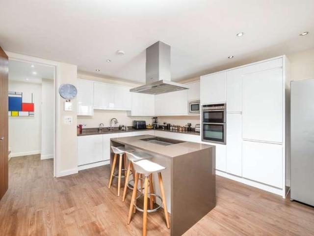 House for sale in Temple Fortune, Greater London