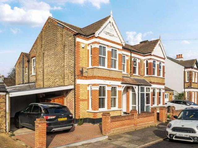 House for sale in Hornchurch, Greater London