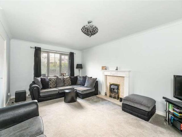 House for sale in Gildersome, West Yorkshire