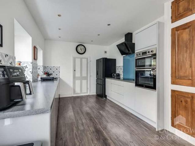 House for sale in Mount Wise