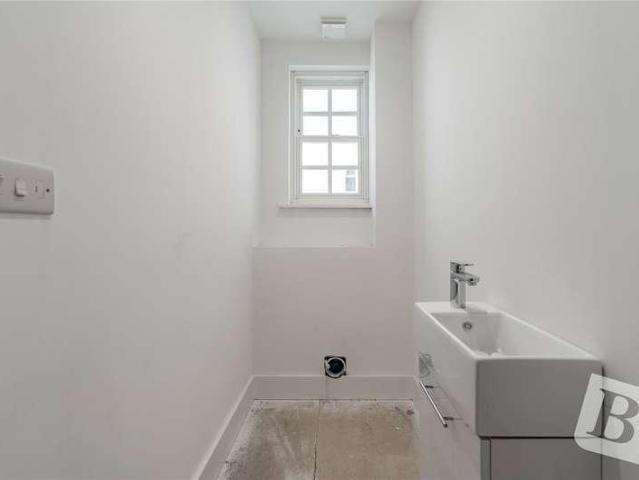 House for sale in Chipping Hill, Essex