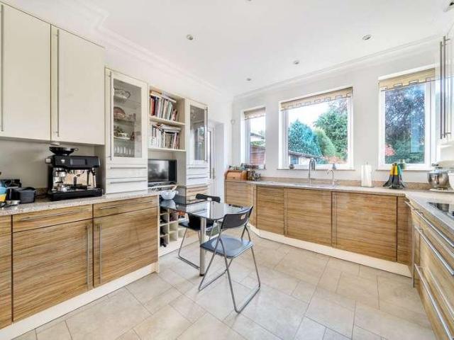 House for sale in Lower Green Esher, Blackhills