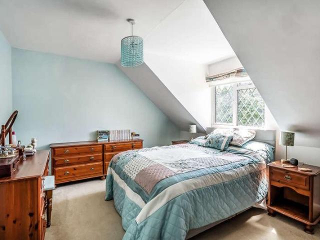 House for sale in Hillview, Surrey