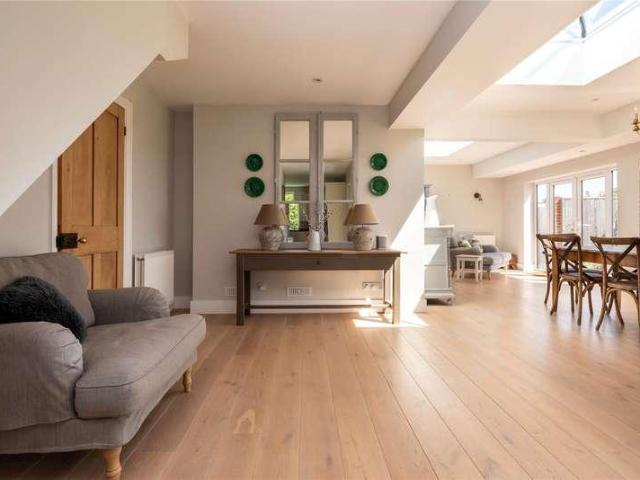 House for sale in Pachesham Park, Surrey