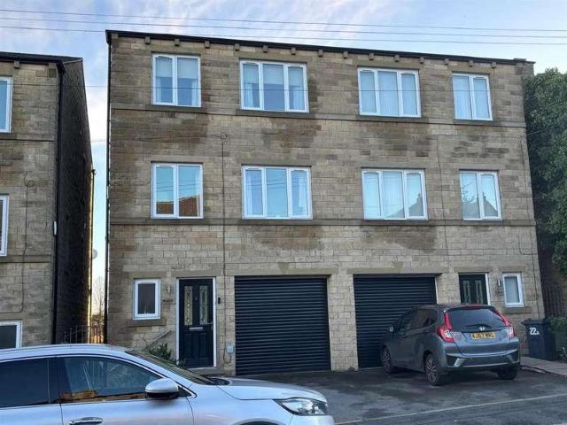 House for sale in Lindley, West Yorkshire