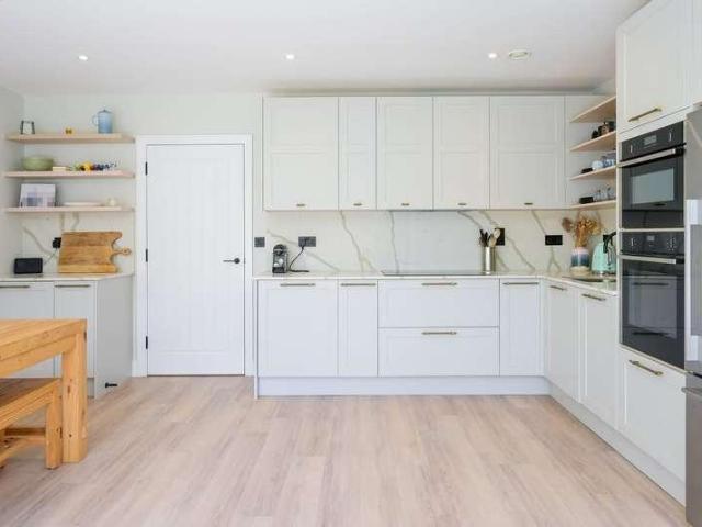 House for sale in Oxted, Hillview