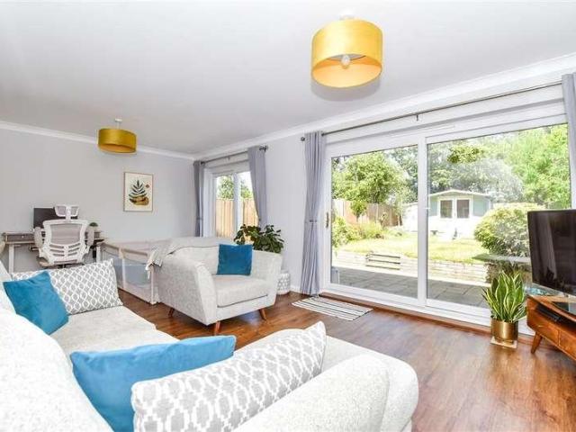 House for sale in Elm Park, Greater London