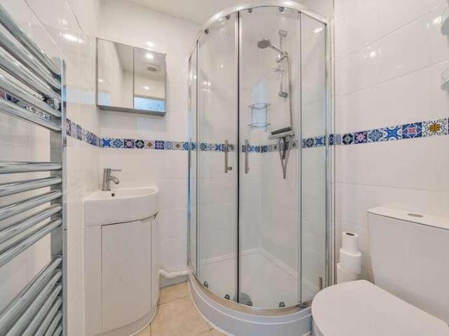 House for sale in London Borough of Merton, Raynes Park
