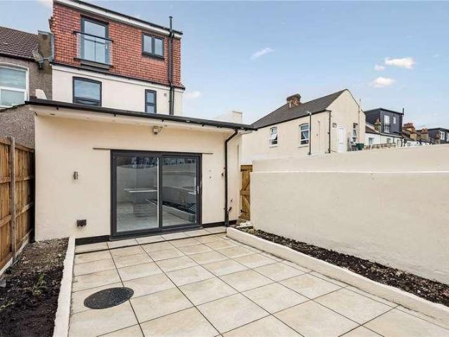 House for sale in London Borough of Merton, Mitcham