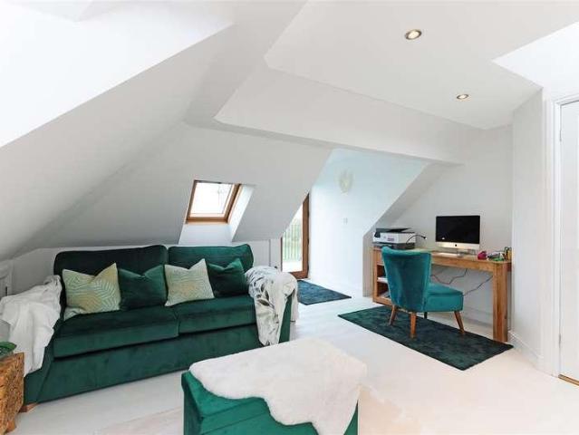 House for sale in Mapplewell, South Yorkshire
