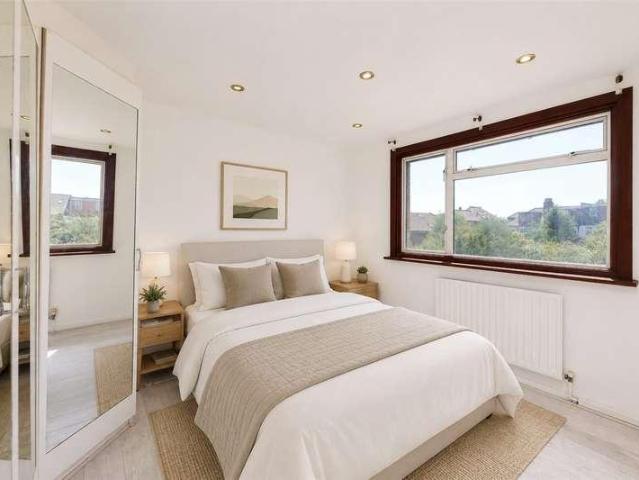 House for sale in Southfields, Greater London
