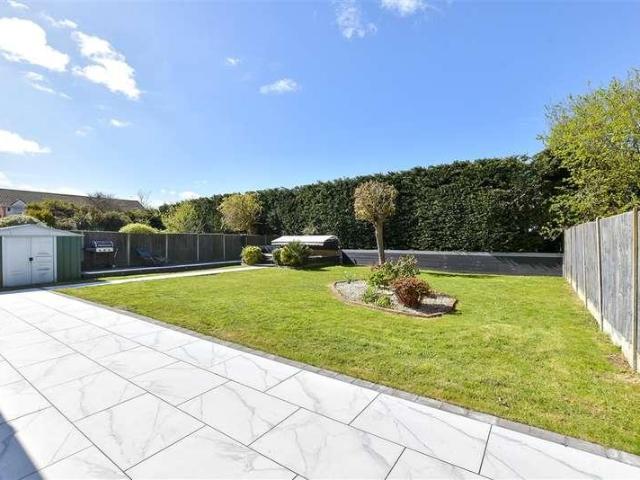 House for sale in Herne and Broomfield, The Bridge