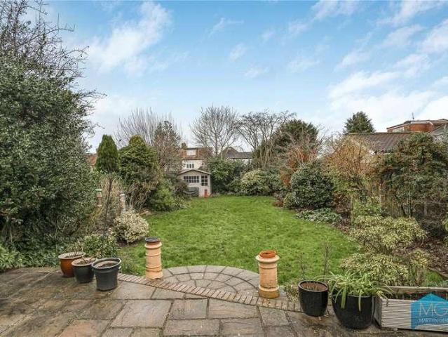 House for sale in Winchmore Hill, Edmonton