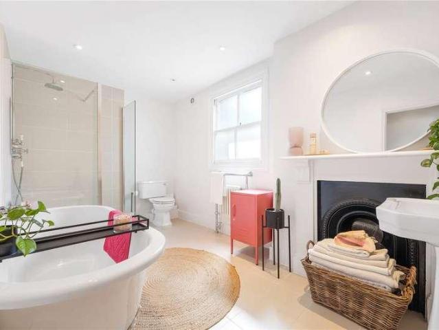 House for sale in East Dulwich, Greater London