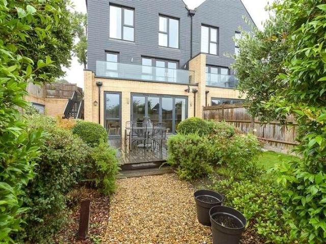 House for sale in Redhill, South Nutfield