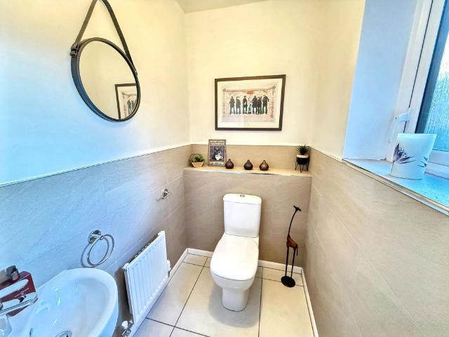 House for sale in Burnside, Fence Houses