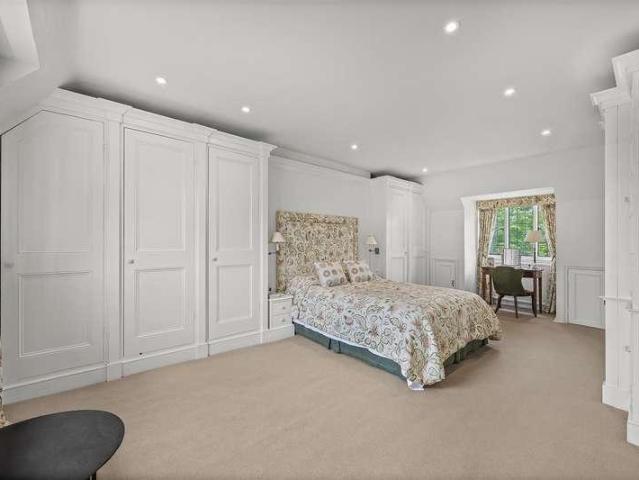 House for sale in Golders Green, Greater London