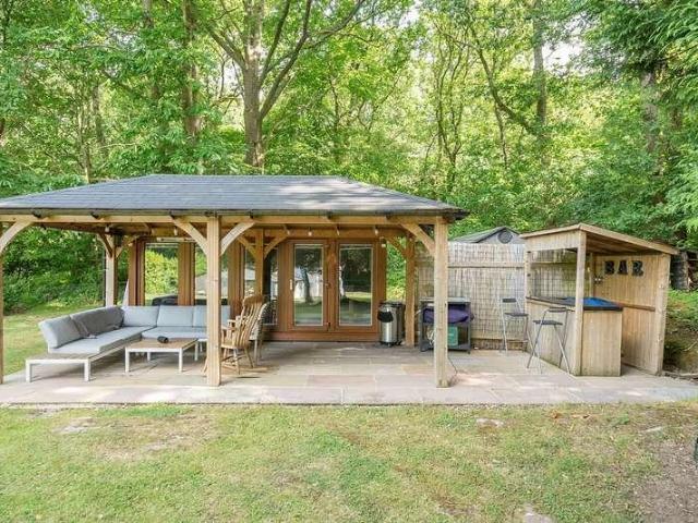House for sale in Hillview, Surrey