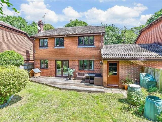 House for sale in Town Row, Cross In Hand
