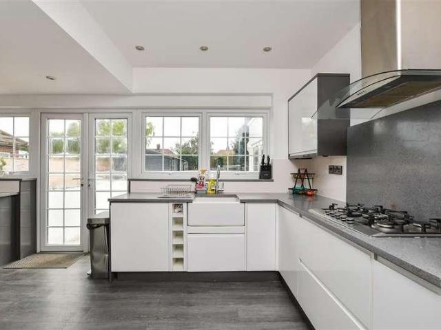 House for sale in Upton, Acol