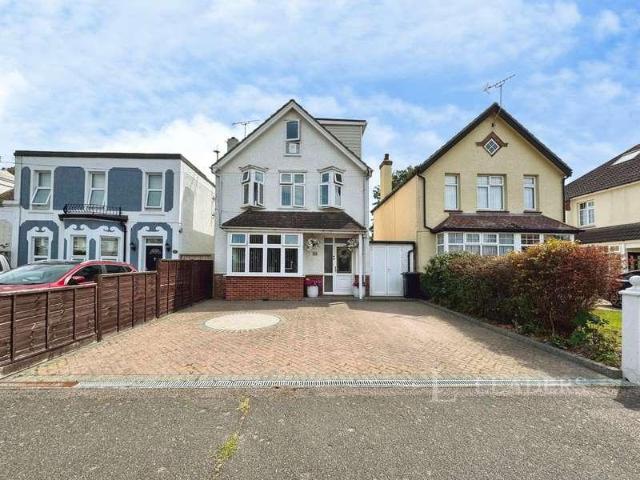 House for sale in Dale Hill, Essex