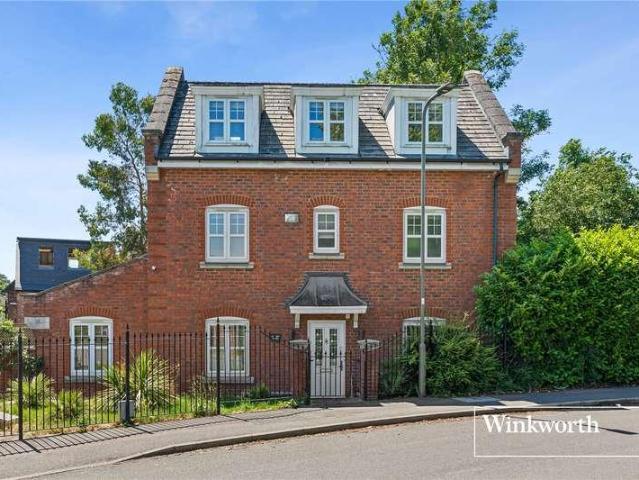 House for sale in Mill Hill, Greater London
