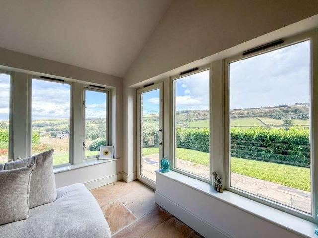 House for sale in Holme Valley, Hade Edge