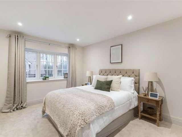 House for sale in Dettingen Park, Deepcut
