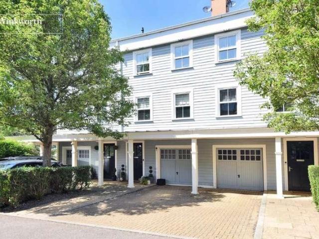House for sale in Worcester Park, Greater London