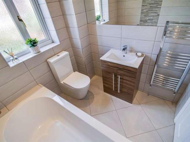 House for sale in Wrenthorpe, West Yorkshire
