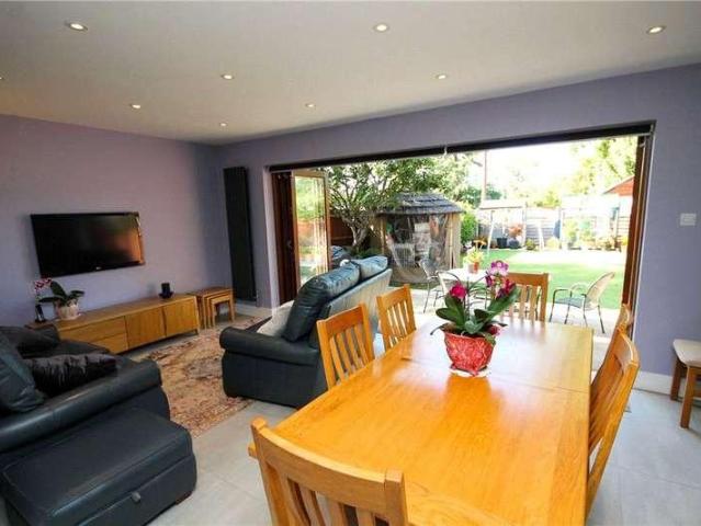 House for sale in Stoneleigh, Ewell
