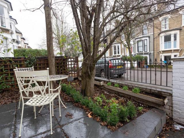 House for sale in West Hackney, Upper Clapton
