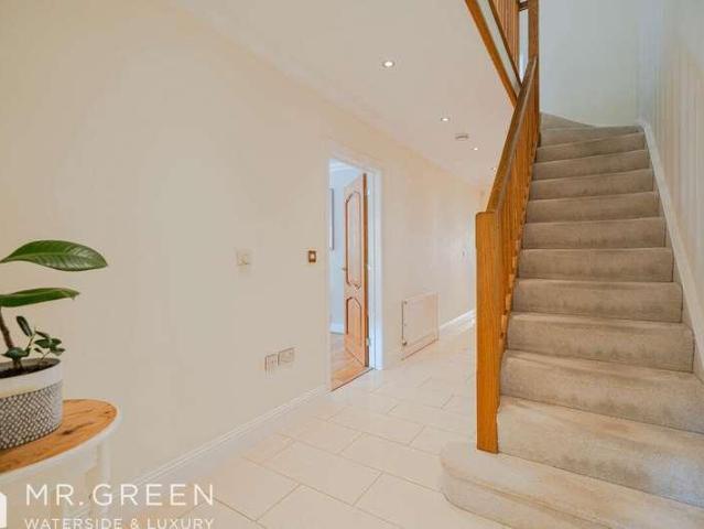 House for sale in Holdenhurst, Bournemouth