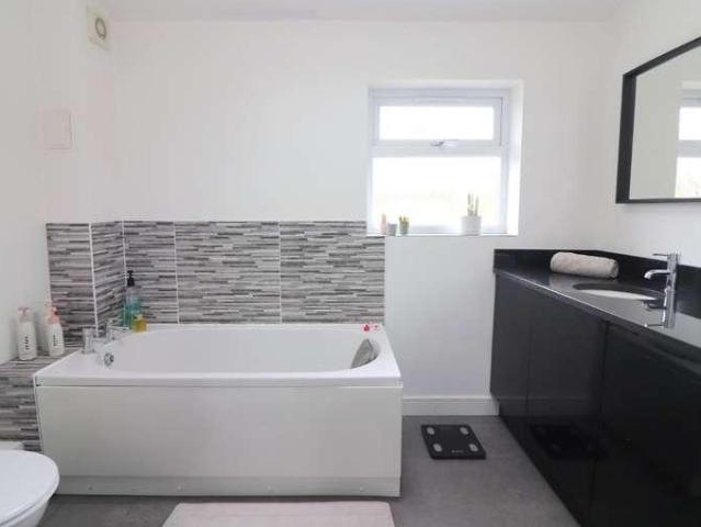 House for sale in Barton-le-clay, Bedfordshire