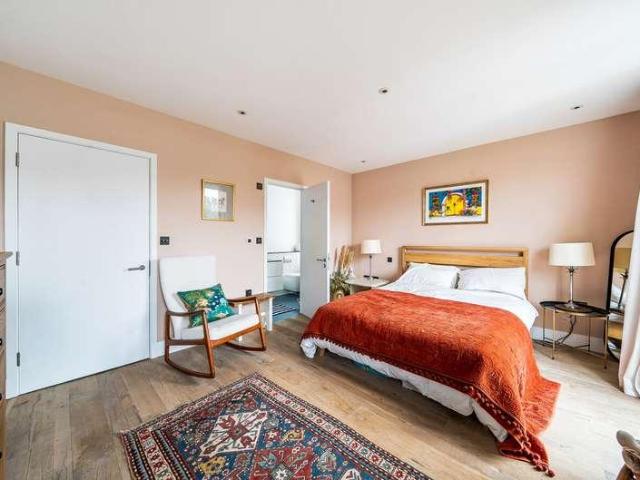 House for sale in Greater London