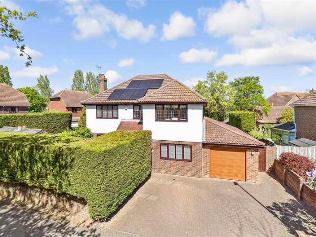 House for sale in Bromstone, Acol