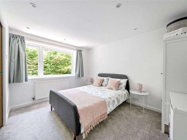 House for sale in Old Dean, Heol-las