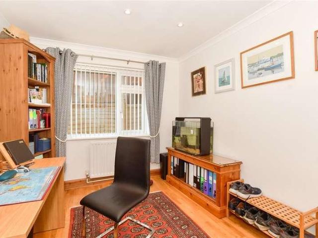 House for sale in Highwood, Horsham