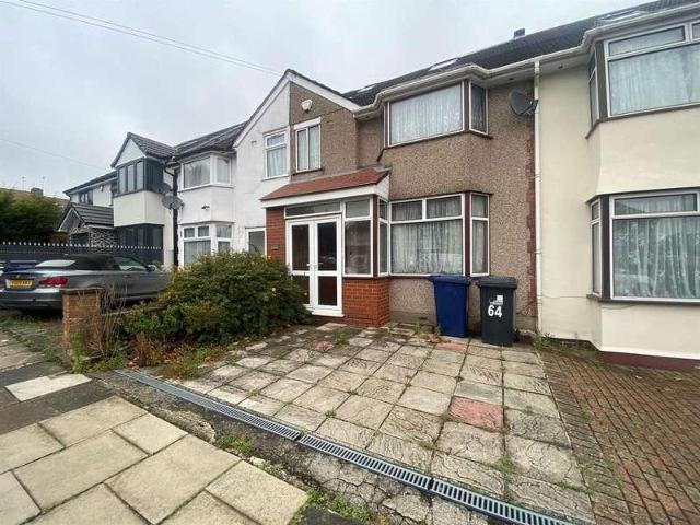 House for sale in London Borough of Ealing, Greenford