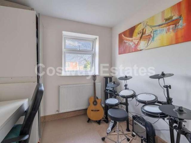 House for sale in Mill Hill, Greater London
