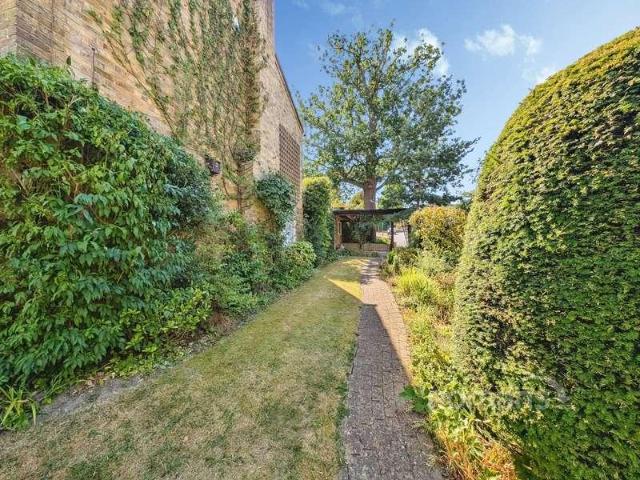 House for sale in Fole, Surrey