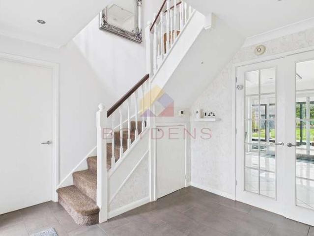 House for sale in Chelmondiston, Suffolk