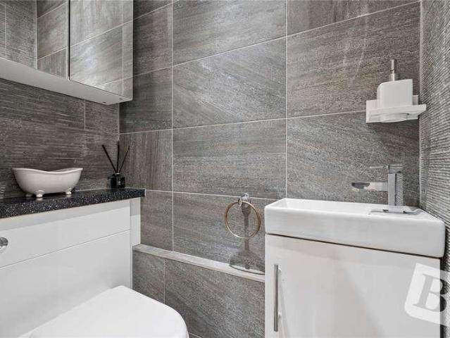 House for sale in Rainham, Greater London
