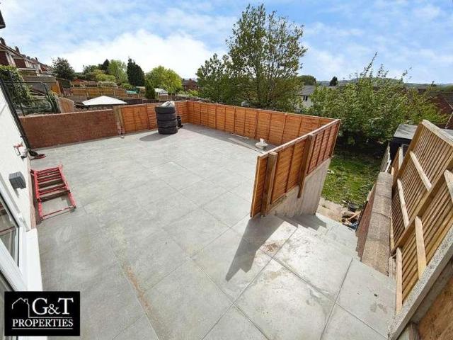 House for sale in Dixons Green, West Midlands