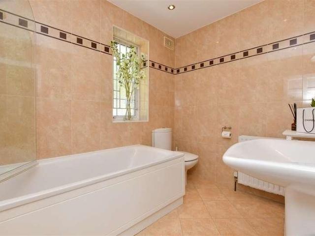 House for sale in London Borough of Croydon, Forestdale