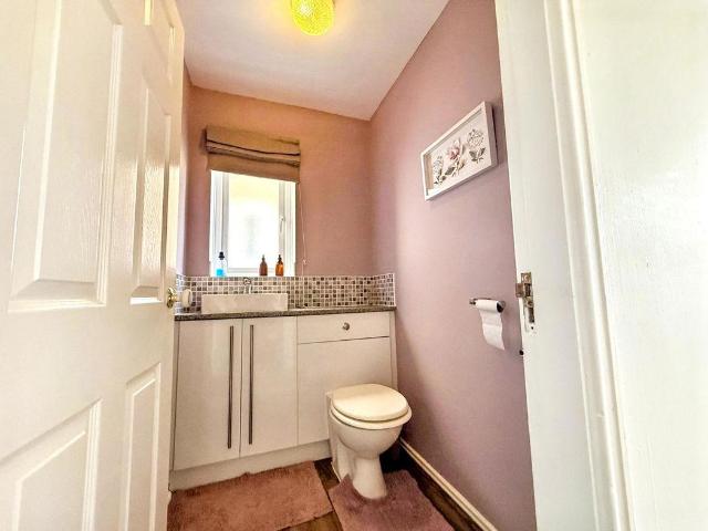 House for sale in Oxclose, Washington
