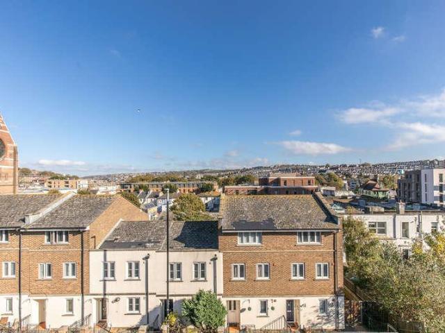 House for sale in Round Hill, Brighton & Hove