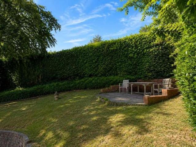 House for sale in Fole, Surrey